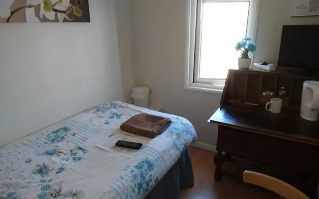 Room-tiny Single Shared Bathroom Room ss