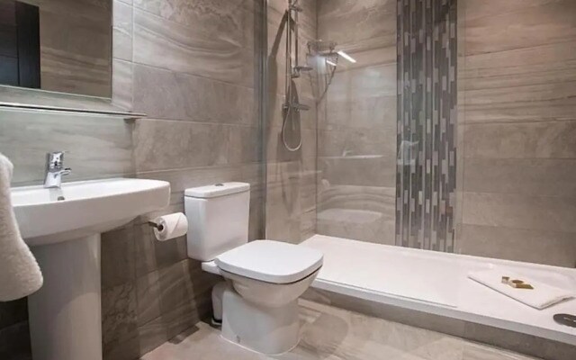 Cavern Quarter Apts - 31 North John St