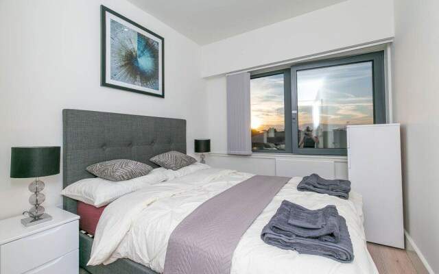 Deluxe Heathrow Apartments & Parking