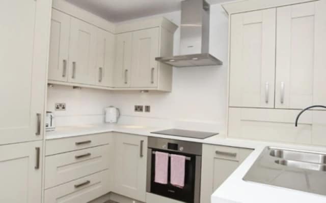 Whitehouse Apartments- Apartment B