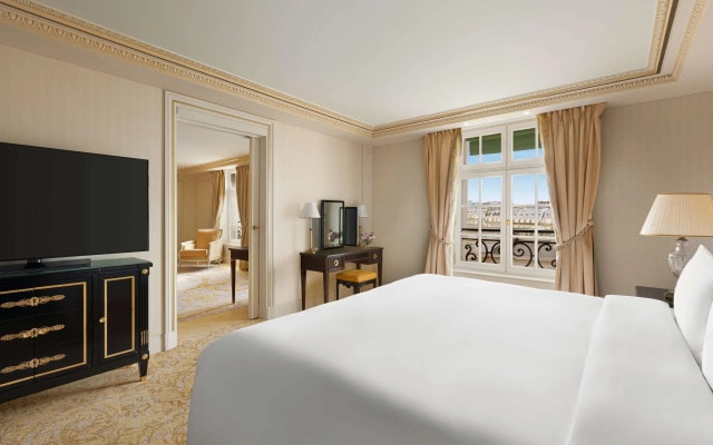 Отель Shangri-La Paris