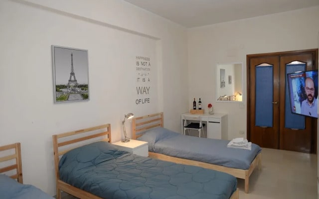 Room-emilio's Home Triple Room in our co