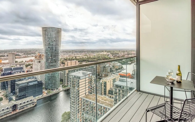 Luxury Canary Wharf Apartment with Parking