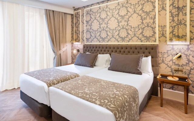 Catalonia Las Cortes Hotel