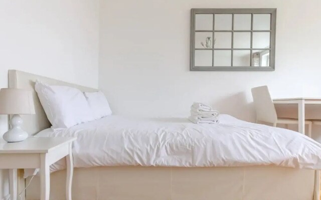Bright 1 Bedroom Apartment in Between Fulham and Chelsea