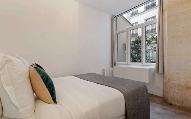 Contemporary & Comfortable 2 Bedroom Apartment in Paris