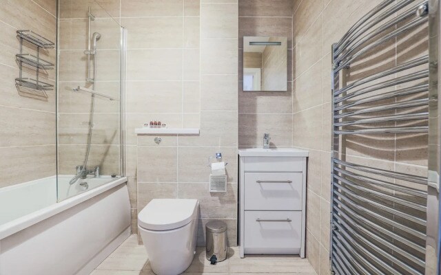New Cross Apartment by Emerald