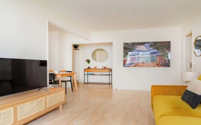 Paris Arsonval Design Residence