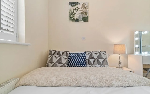 3 Bed - Sleeps 7 - Hot-tub - Free Parking