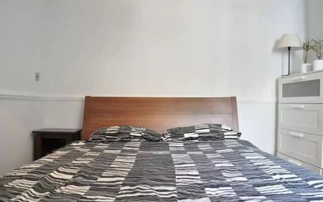 Modern Zone 1 London Apartment