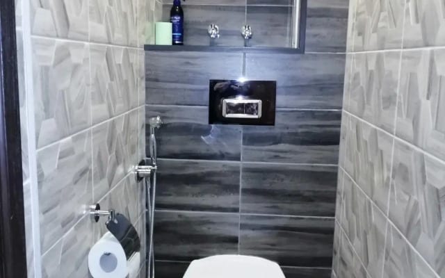 Семпл на улице Старовского
