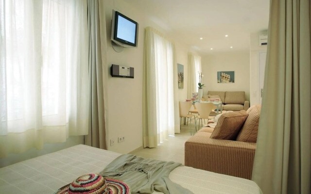 ClassBedroom Apartments I