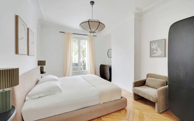 Modern Flat - 6P- Voltaire