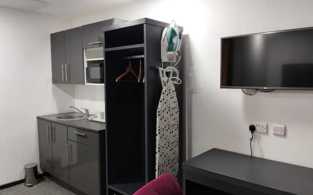 1 Bed Flat - Sleeps 2 - Parking - Wifi