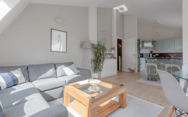 Modern 2 Bedroom Home With a View