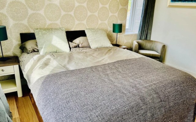 Impeccable 3-bed House in Nottingham Free Parking
