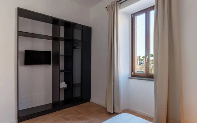 Stylish 2-Bedroom Stays near Colosseum
