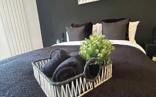 NEW 2 Bedroom Spacious Flat