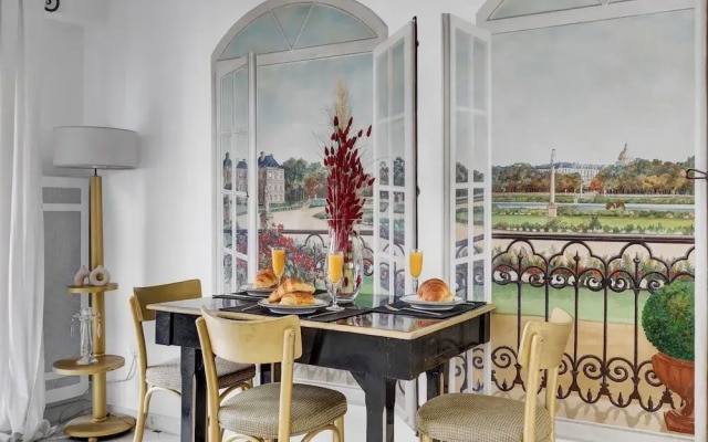 Stylish 2BR for 6 by Champs-Elysees
