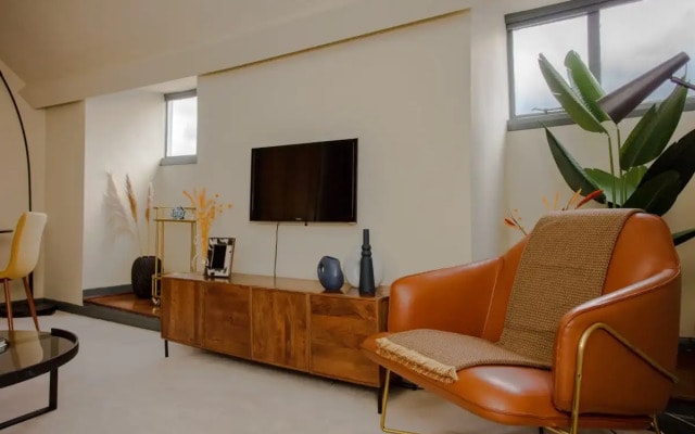 The Crescent Moon - Elegant 1bdr Flat