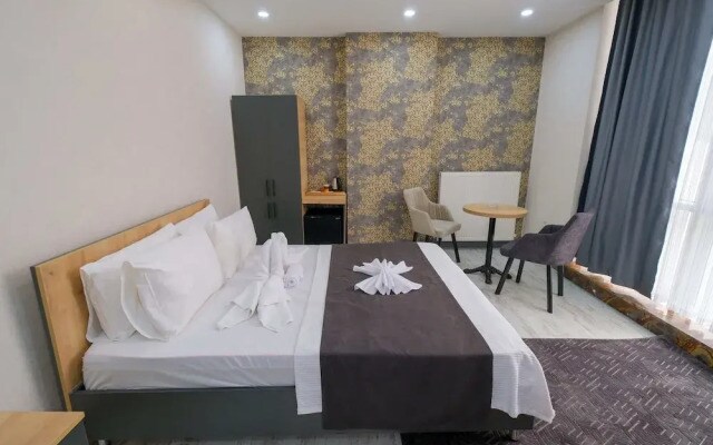 Minimalist Suit Otel