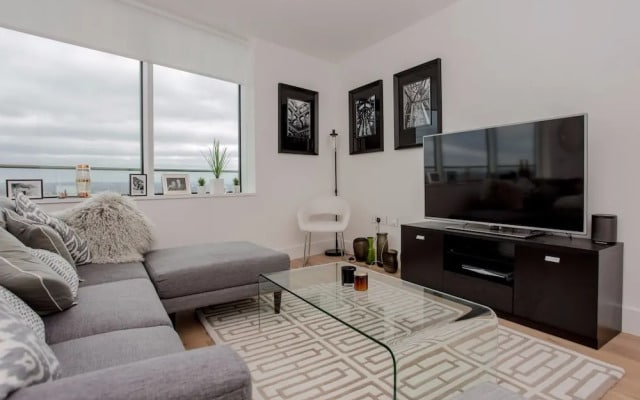 2 Bedroom Flat in Battersea on 20th Floor