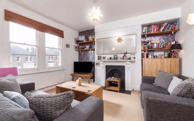 2 Bedroom Flat In North London
