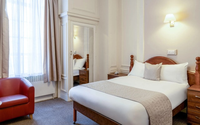 Adelphi Hotel