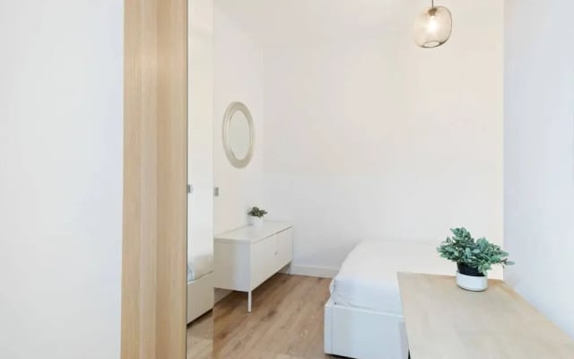 Stunning 2 Bedroom amd Bath Apartment in Eixample