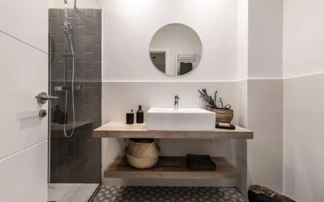 Baza - 3 Bedrooms and Office in Trafalgar