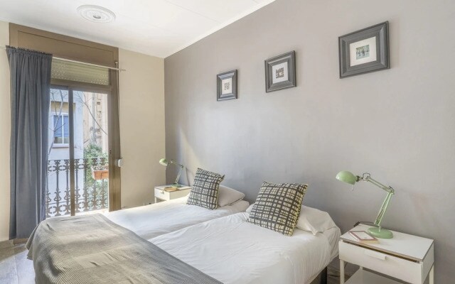 Lovely and Central 4 BR Apartment