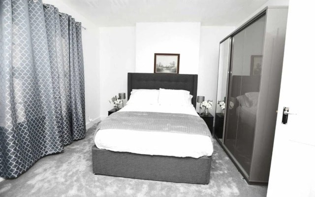 Impeccable 3-bed House in Plumstead, London