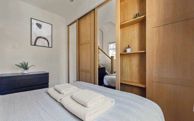 Spacious 2 Bed Flat Near High Street Kensington