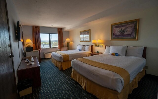 Clover Island Inn