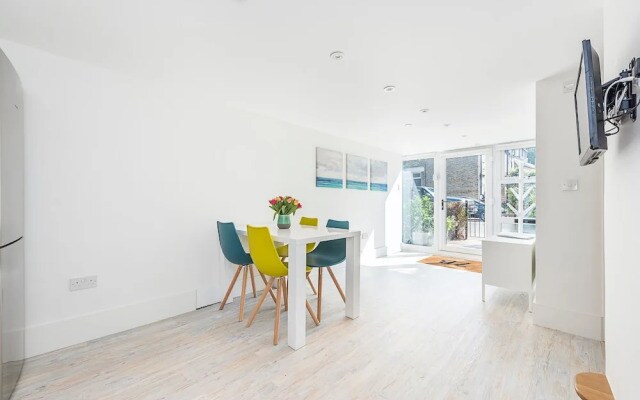 1 Bedroom House in West London
