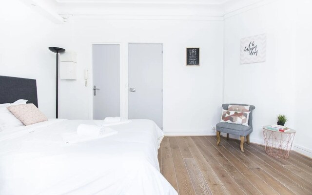 Luxury Apartment in Paris-Champs Elysées