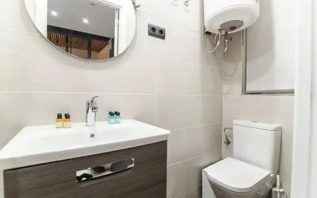 Cozy and modern apartment for 4 in Madrid