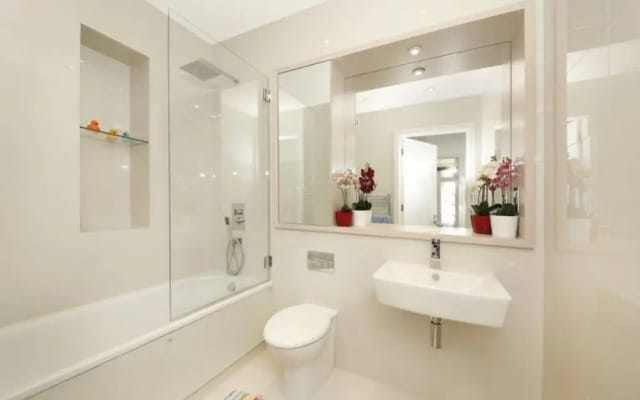 Modern 2 Bedroom House in Whitechapel