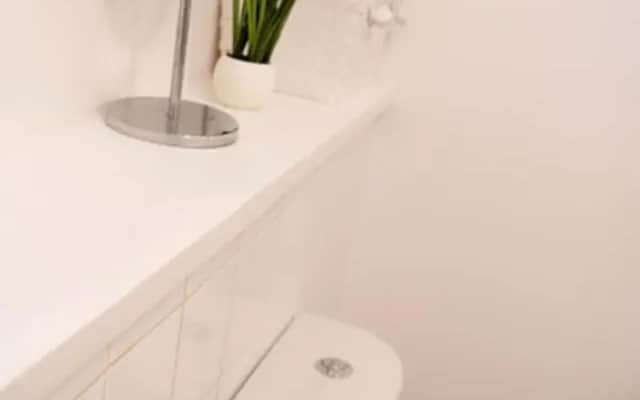 East London 1-bed Apt, Sleeps 2, With Parking