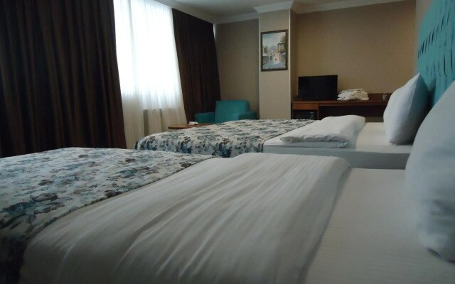 Golden Lounge Hotel
