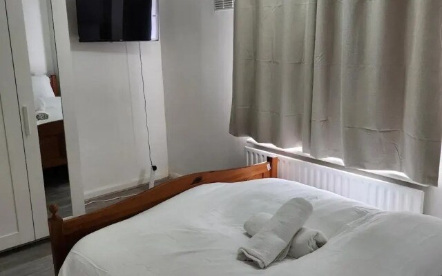 Dagenham - House - Stay5 - Parking - Greatlocation