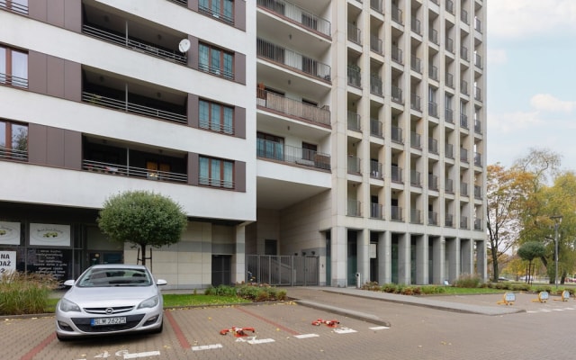 Warsaw Apartment With Parking by Renters