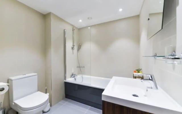 Hotel Style Penthouse Located Close to Central 8