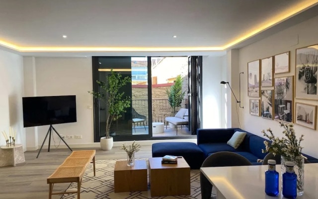 w Trendy 2BR w Sunny Terrace in Chueca