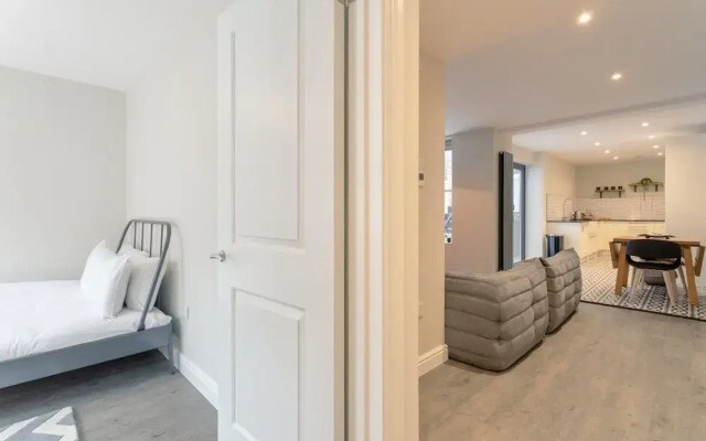 Spacious 1 Bedroom Flat With Garden