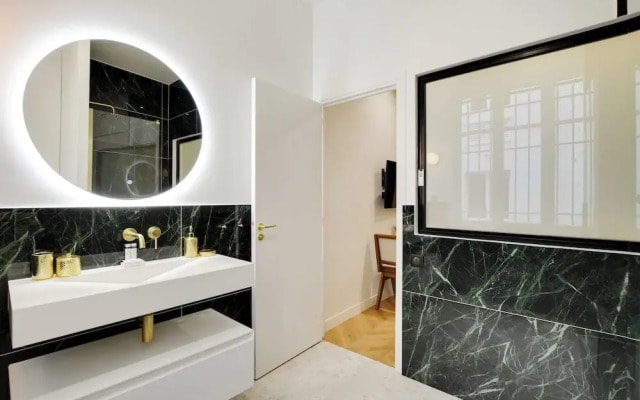 Chic Hotel-1br/4p In the Heart of the Palais Royal