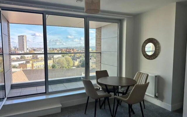 2 Bed Flat - Sleeps 4 - Balcony - Smoking