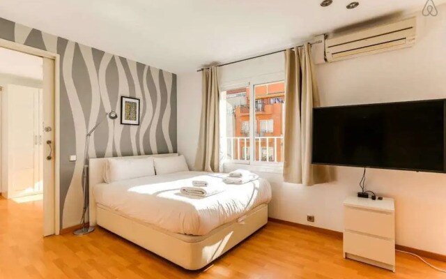Luminous 2 Bedroom Next to Sagrada Familia