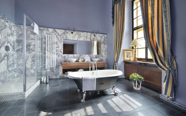 Chateau Loucen Garden Retreat