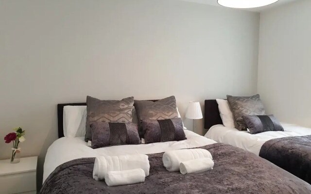 Liverpool Short Stay-Belmont Suite